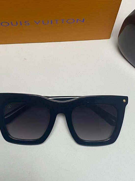 Louis Vuitton women\'s sunglasses main image 4